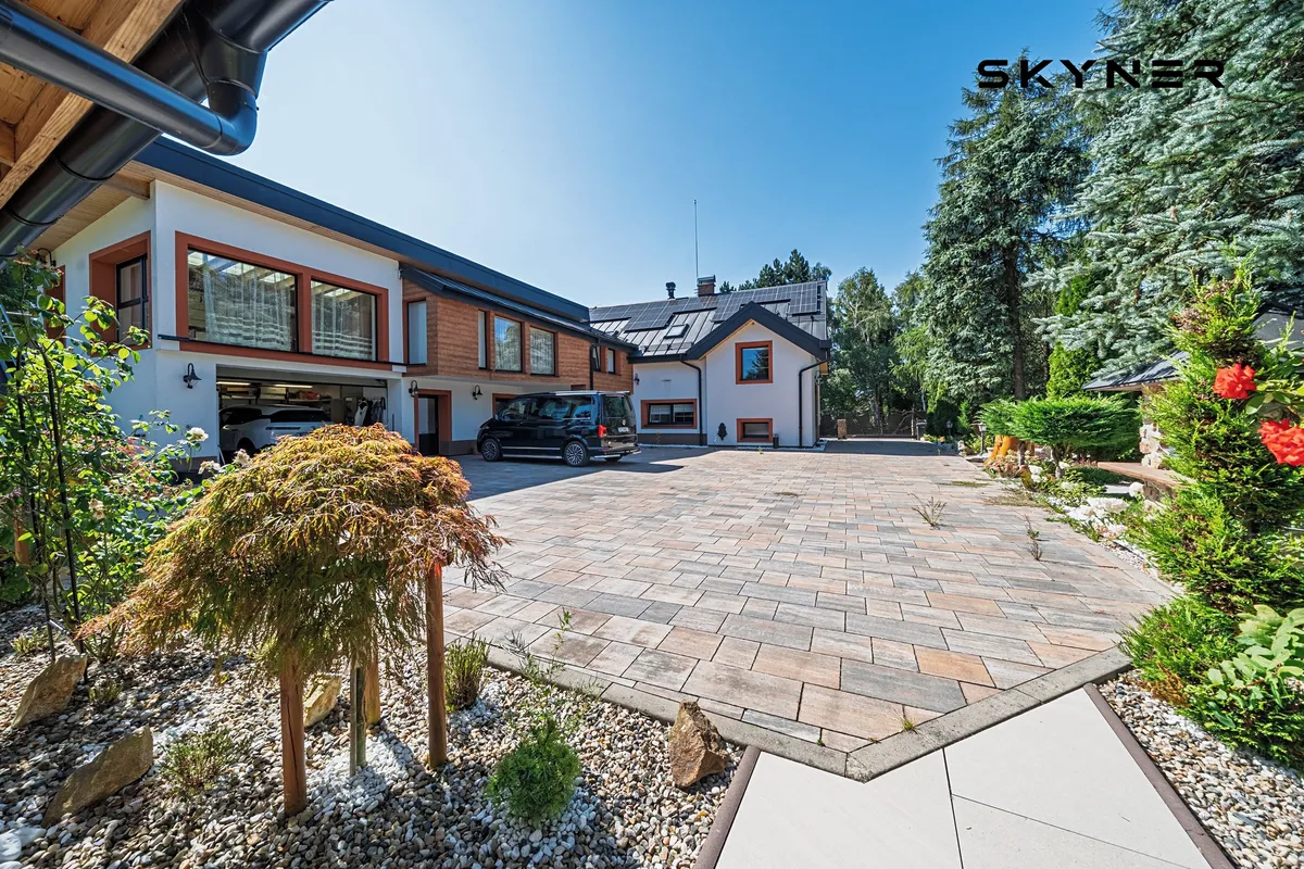 Pronájem rodinného domu 400 m², pozemek 2200 m²